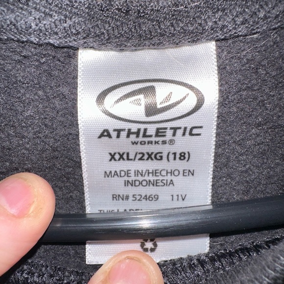 Euc black sweater with silver shimmer starz sz xxL - Picture 3 of 7